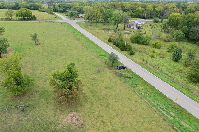 $244,000 | 32035 West 327th Street, Paola, KS 66071