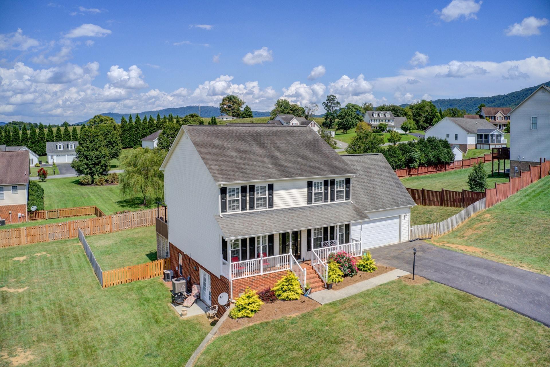 84 Eagle Ridge Roanoke, VA 24012 - Photo 1 of 43 002-324025-081519-12_8106060