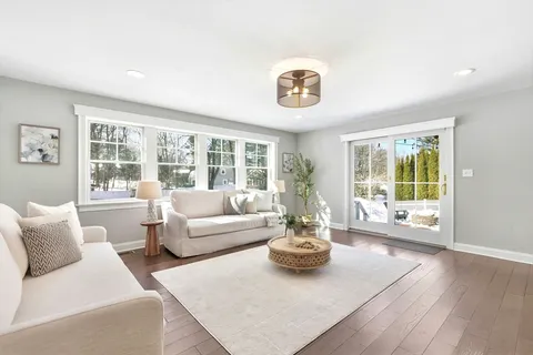 $1,365,000 | 10 Meadow Brook Lane, Reading, MA 01867