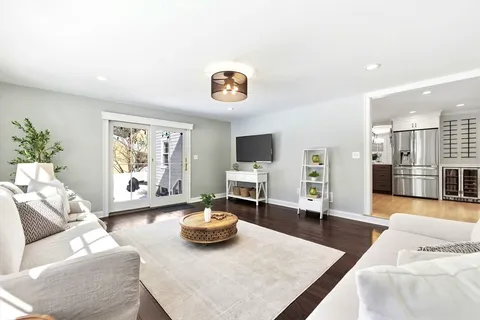 $1,365,000 | 10 Meadow Brook Lane, Reading, MA 01867