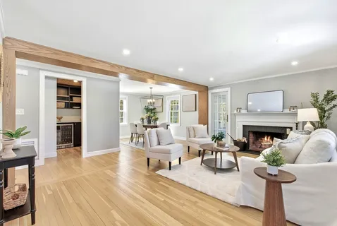 $1,365,000 | 10 Meadow Brook Lane, Reading, MA 01867