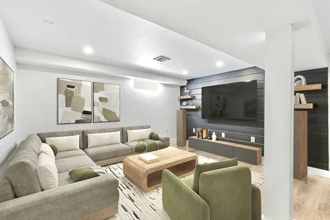 $1,365,000 | 10 Meadow Brook Lane, Reading, MA 01867