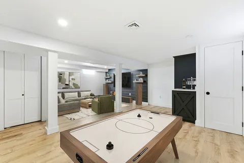 $1,365,000 | 10 Meadow Brook Lane, Reading, MA 01867