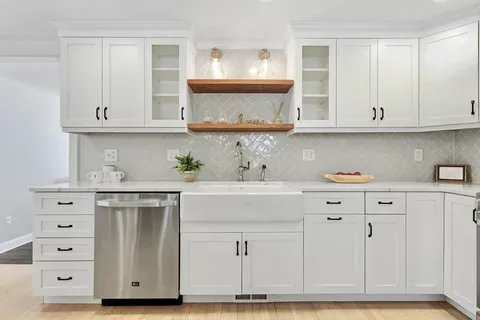 $1,365,000 | 10 Meadow Brook Lane, Reading, MA 01867