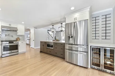 $1,365,000 | 10 Meadow Brook Lane, Reading, MA 01867