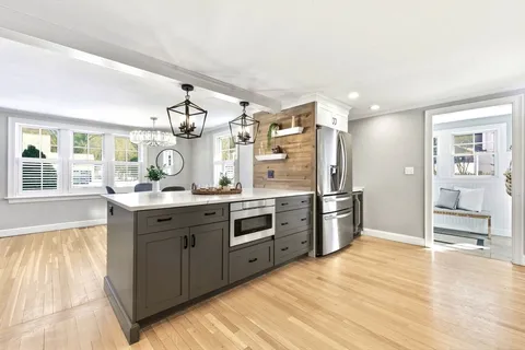 $1,365,000 | 10 Meadow Brook Lane, Reading, MA 01867