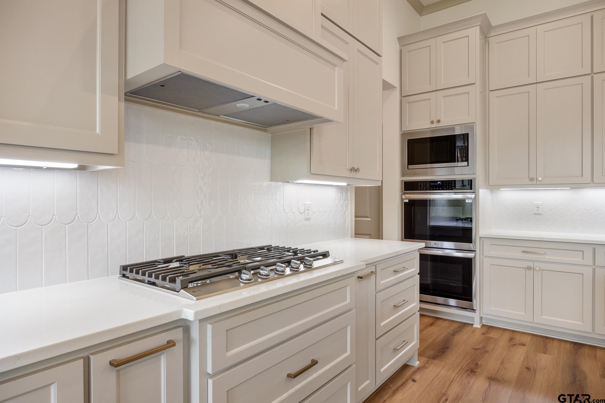 11410 Tucker Circle Flint, TX 75762 - Photo 19 of 43 a kitchen with white cabinets and appliances