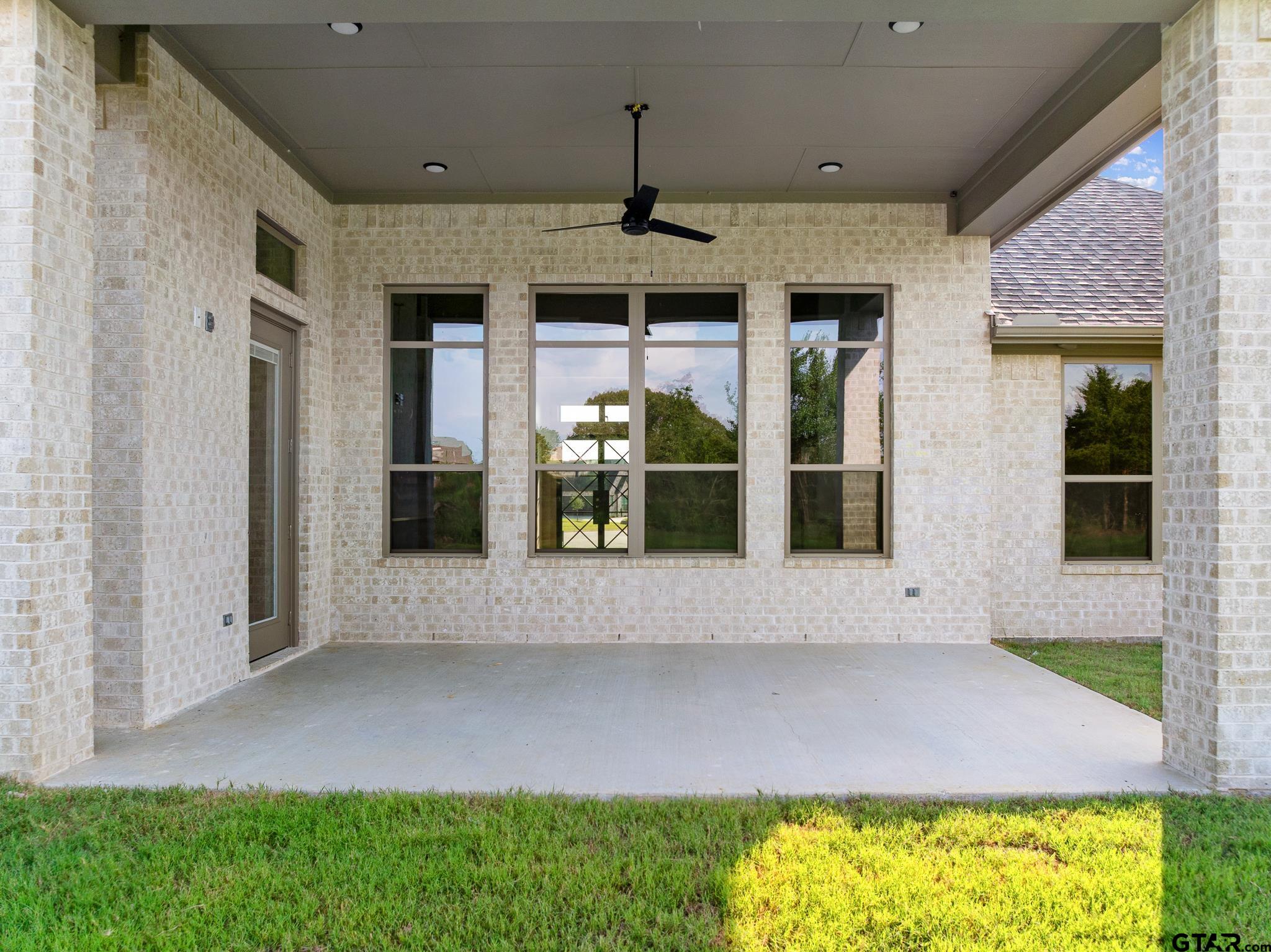 11410 Tucker Circle Flint, TX 75762 - Photo 42 of 43 a front view of a house with a yard