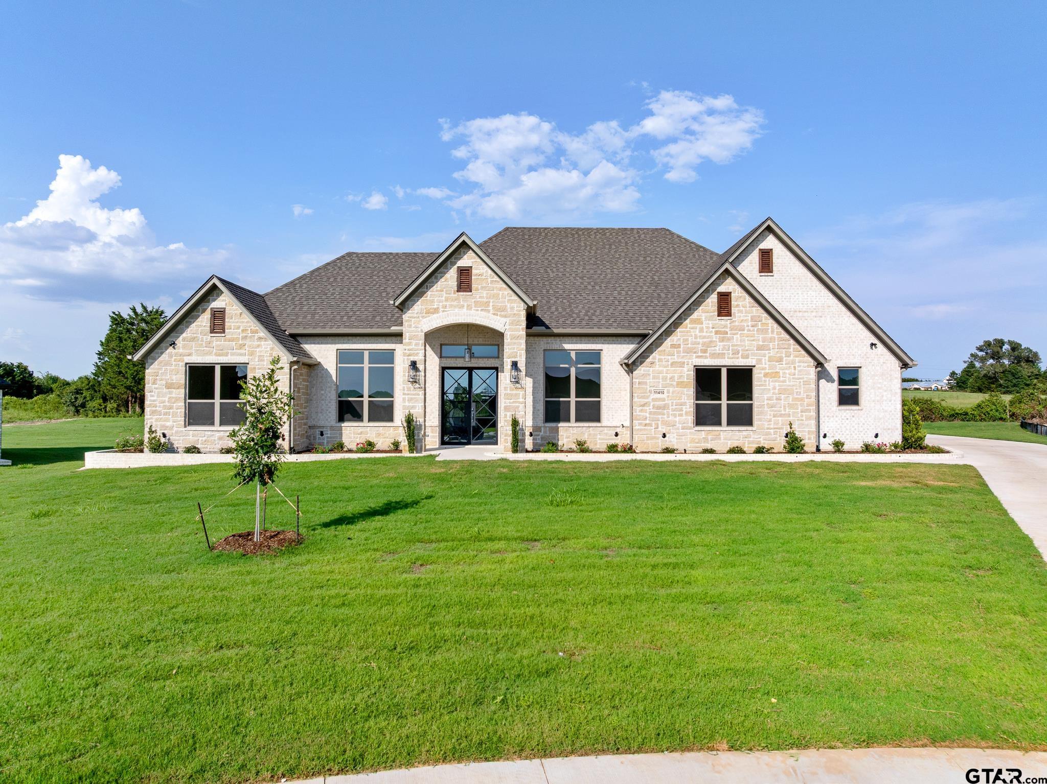 11410 Tucker Circle Flint, TX 75762 - Photo 5 of 43 a view of house with garden