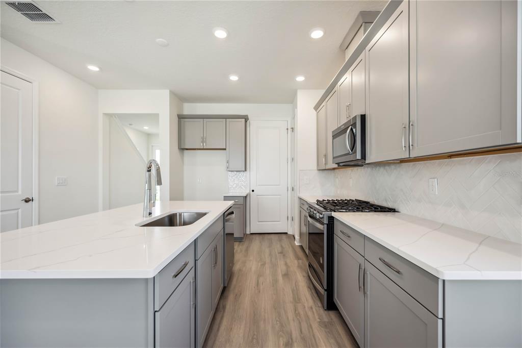 160 Eagleston Lane Sarasota, FL 34240 - Photo 8 of 20