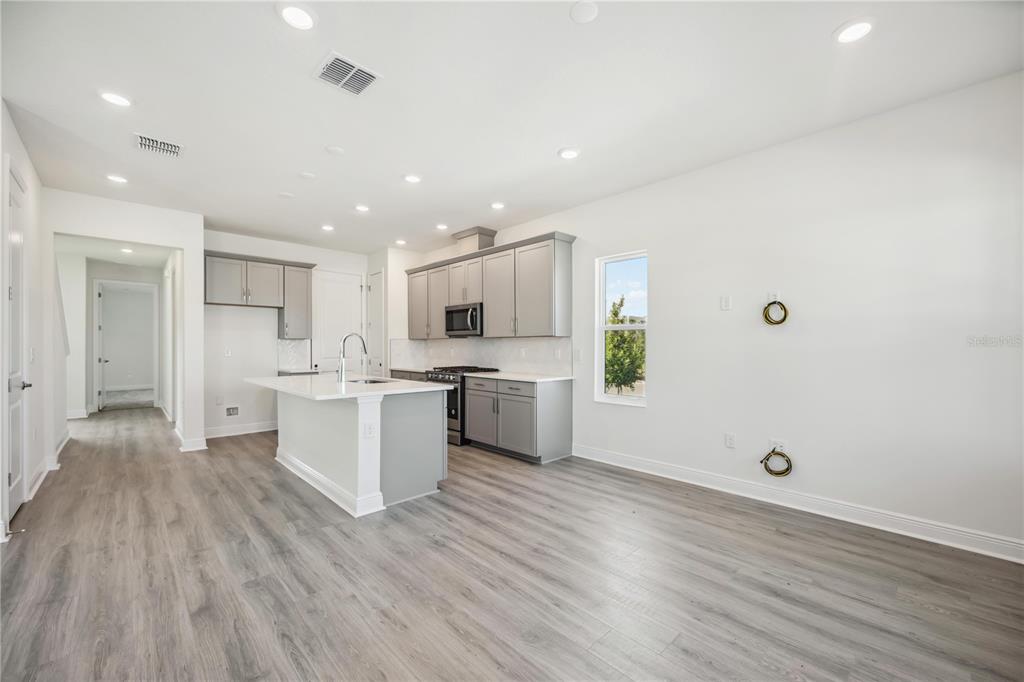 160 Eagleston Lane Sarasota, FL 34240 - Photo 9 of 20