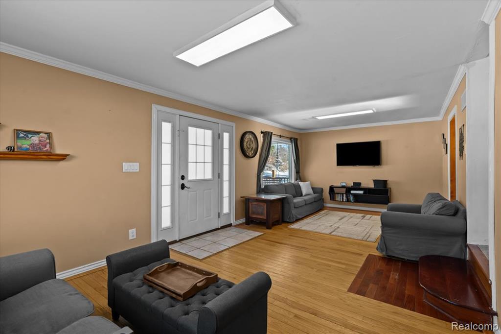 3901 Lone Tree Road Milford, MI 48380 - Photo 4 of 48 Gallery Image 4