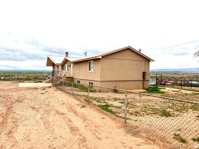 8457 East 6000th Street North Lapoint, UT 84039 - Photo 5 of 44