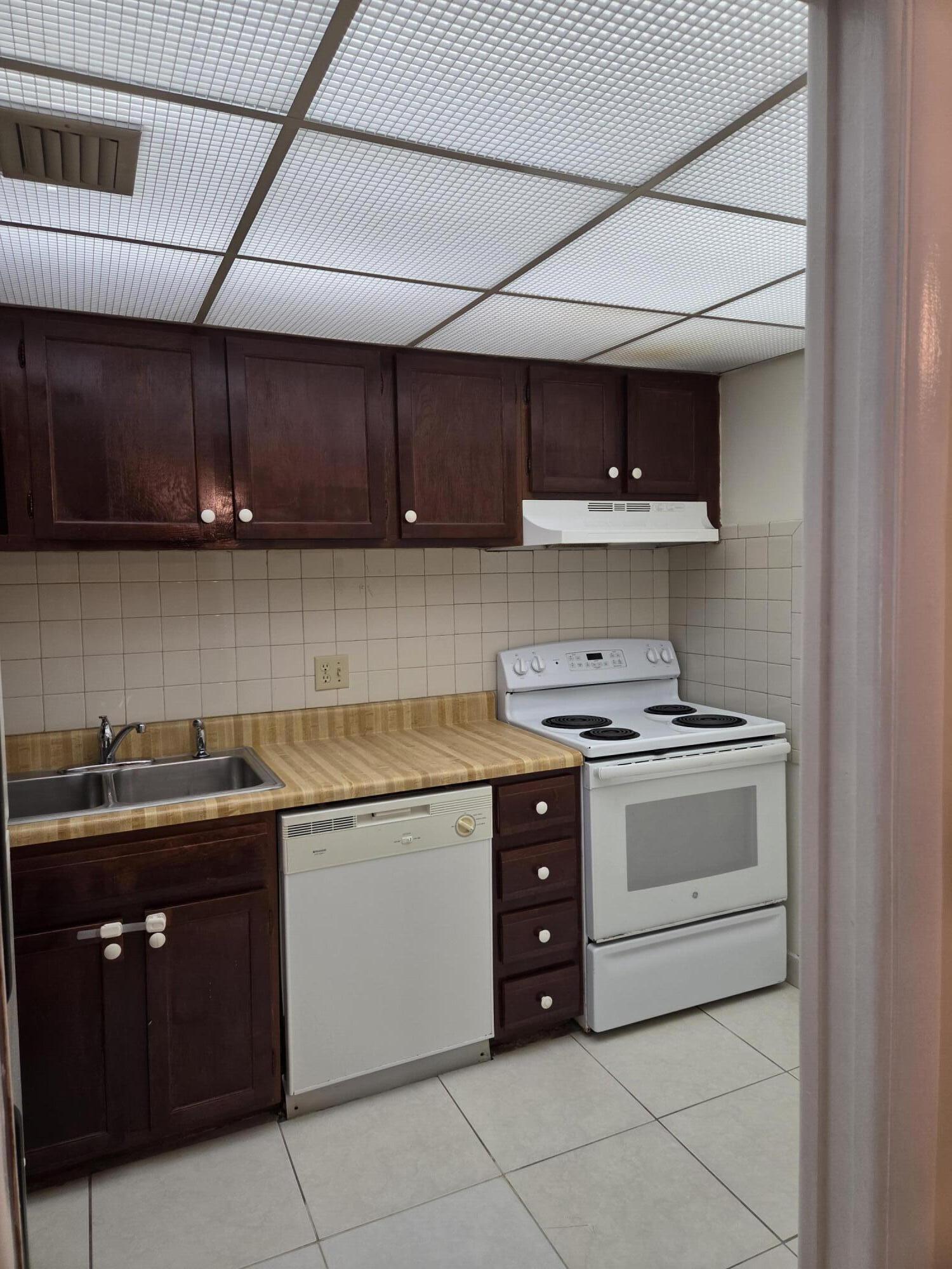 3750 Inverrary Drive, Unit 2C Lauderhill, FL 33319 - Photo 6 of 11 8