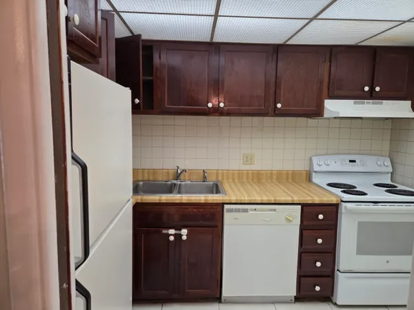 $1,450 | 3750 Inverrary Drive, Unit 2C, Lauderhill, FL 33319