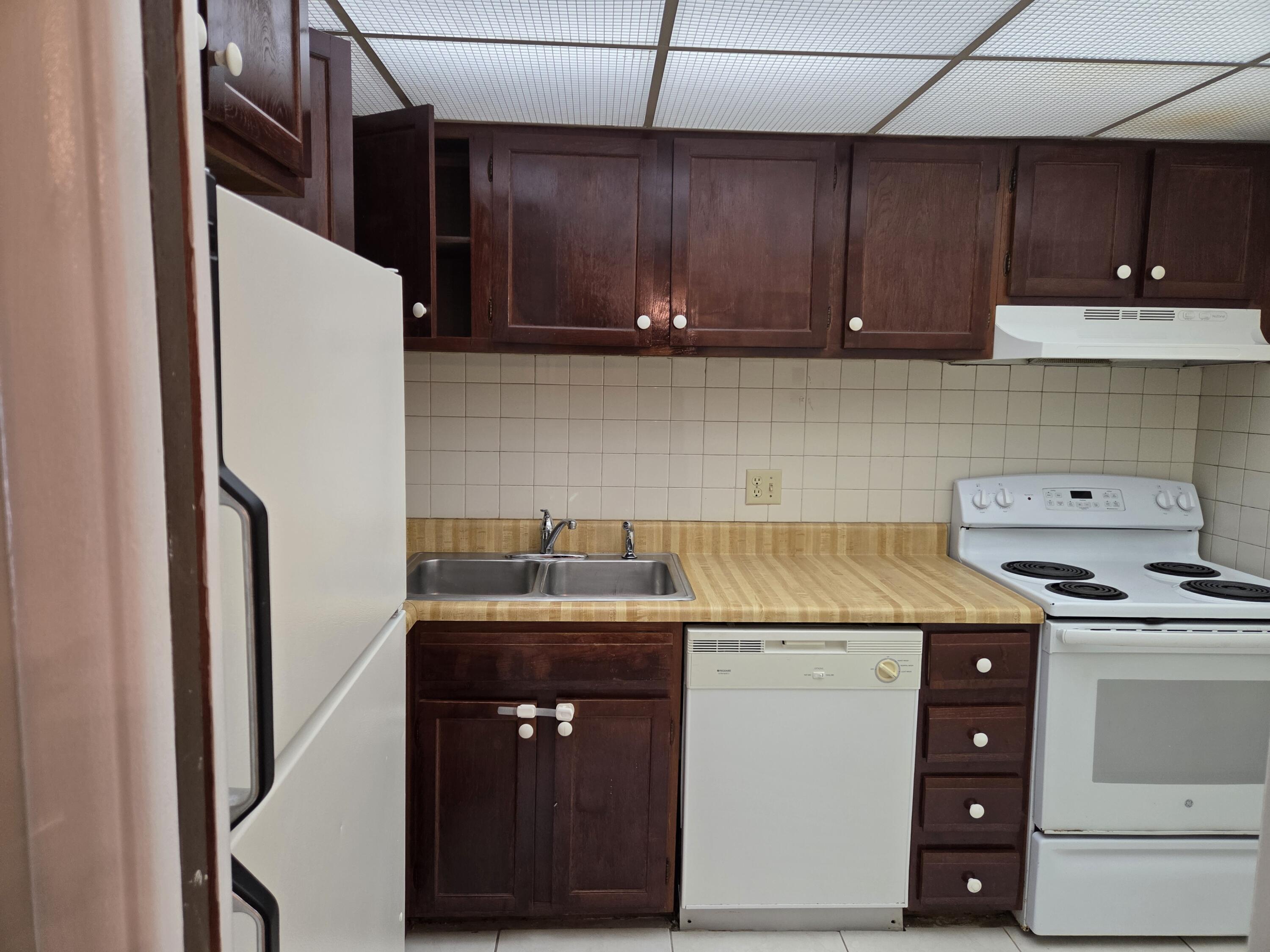 3750 Inverrary Drive, Unit 2C Lauderhill, FL 33319 - Photo 8 of 11 3