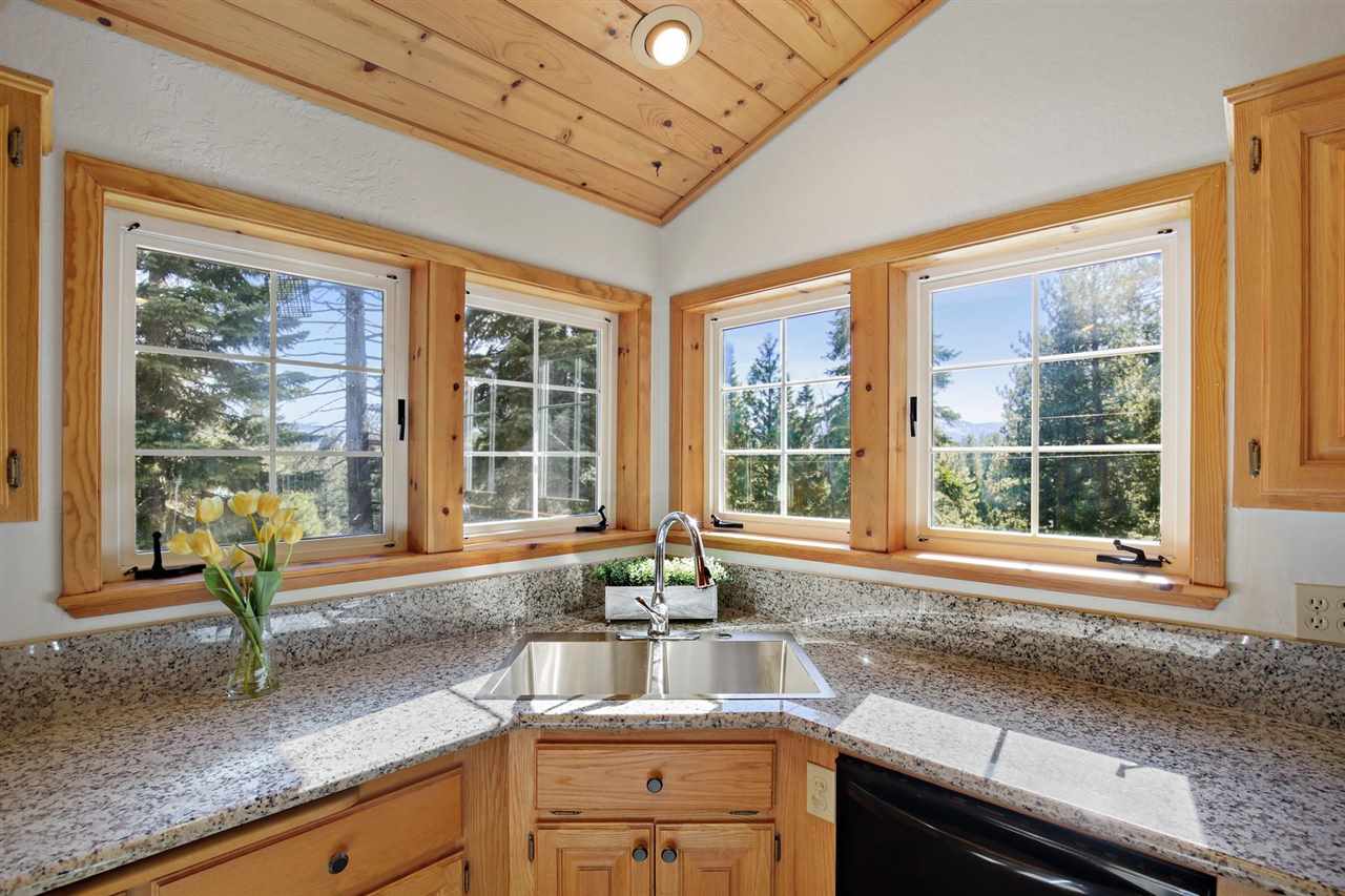 10890 Blueberry Road Truckee, CA 96161 - Photo 6 of 13 Gallery Image 6
