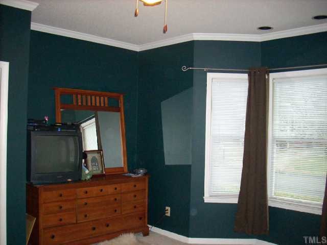 3025 Chippendale Road Raleigh, NC 27604 - Photo 9 of 12 a living room with furniture
