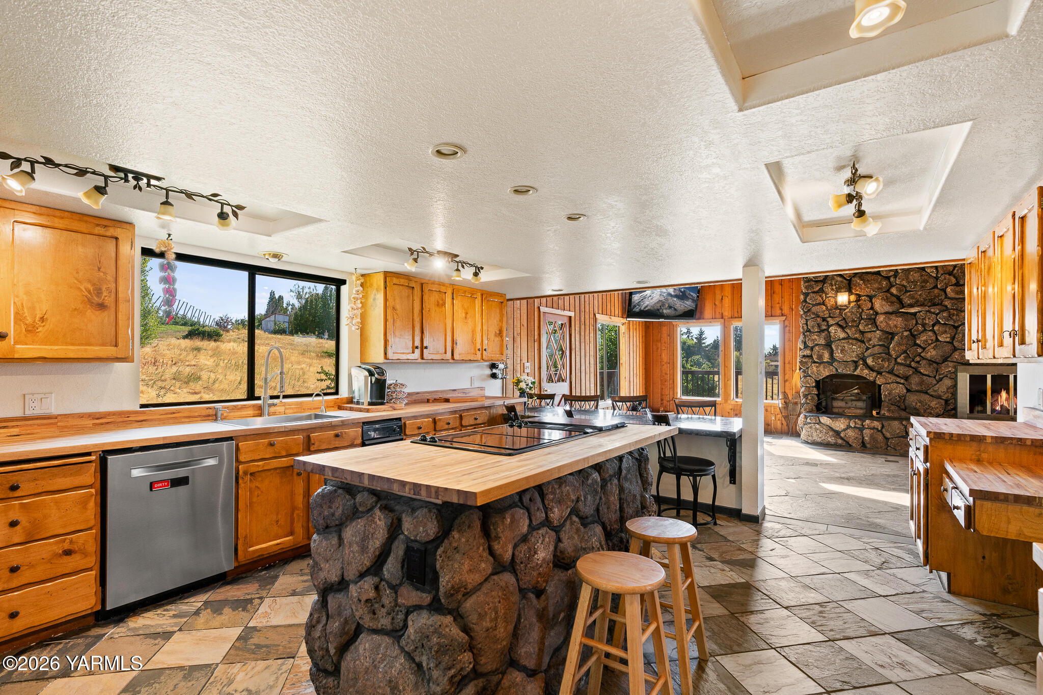13619 Summitview Ext Road Yakima, WA 98908 - Photo 18 of 56 a dining hall with stainless steel appliances granite countertop a sink and cabinets