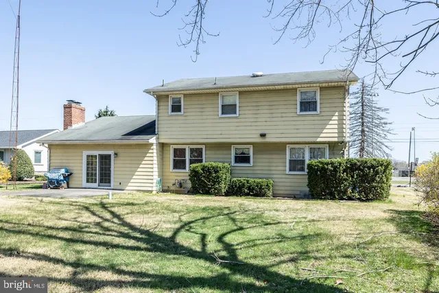 a view of an entryway with staircase