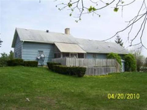 5581 Hunt Road Adrian, MI 49221 - Photo 9 of 10 946797-8.JPG
