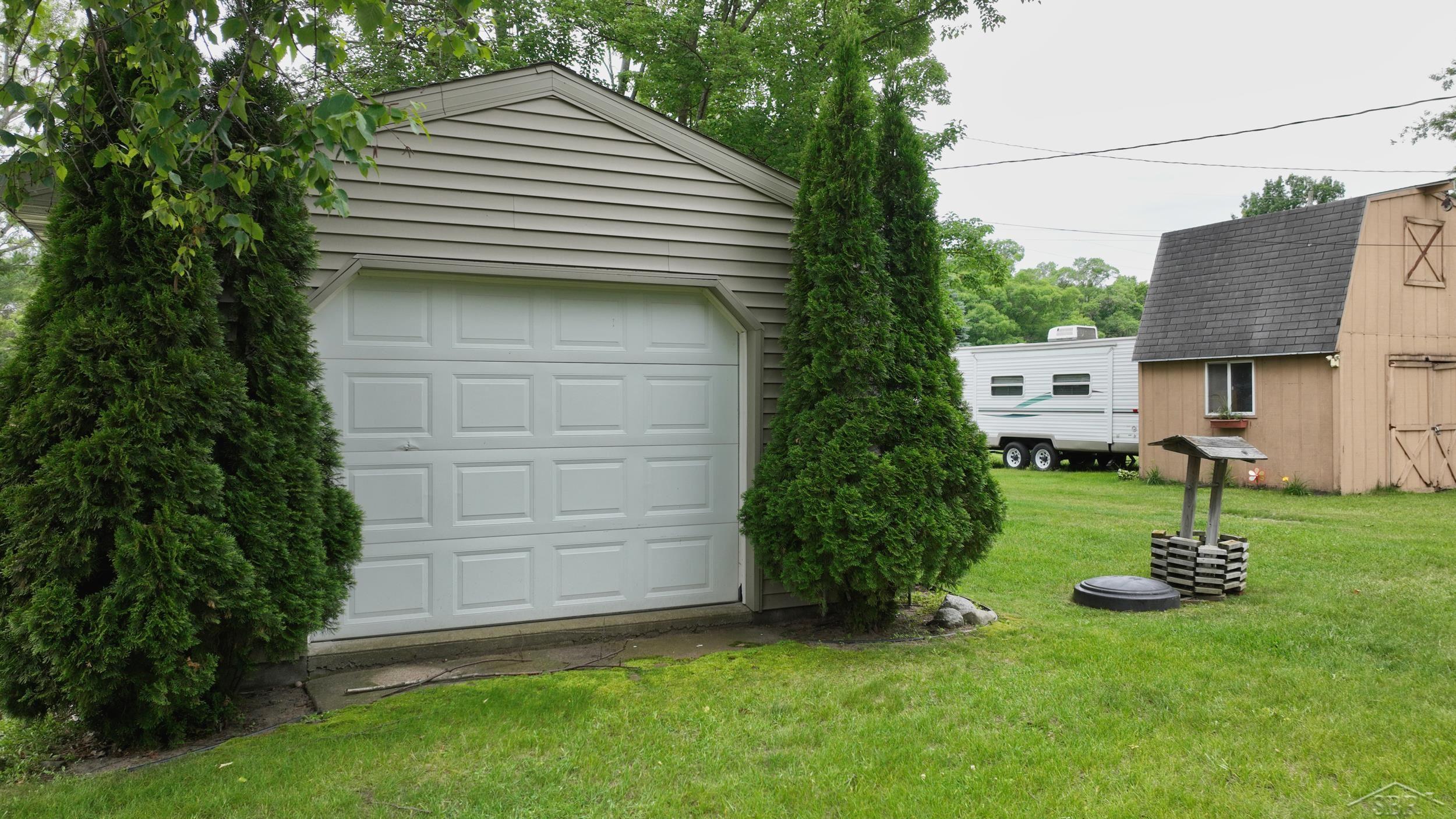 4344 Bay Road Gladwin, MI 48624 - Photo 38 of 59