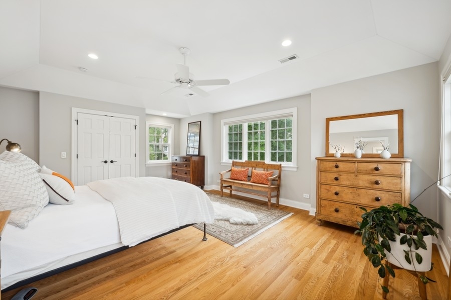930 Pontiac Road Wilmette, IL 60091 - Photo 18 of 45 a bedroom with a bed and a dresser