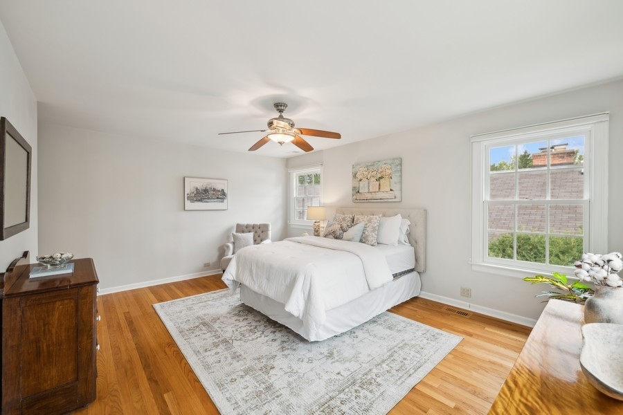 930 Pontiac Road Wilmette, IL 60091 - Photo 22 of 45 a bedroom with a large bed and a window