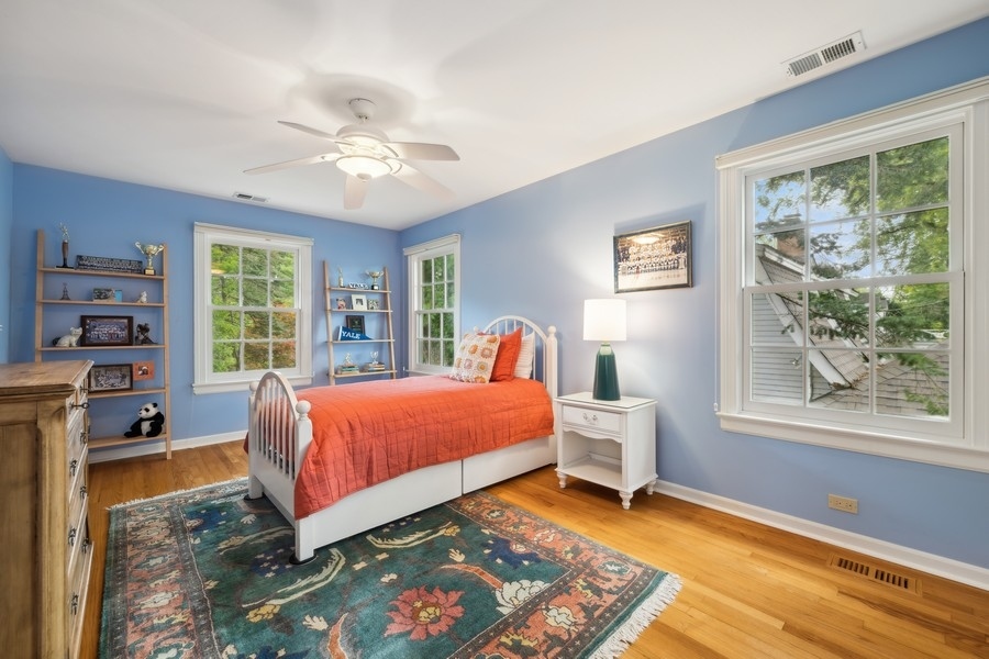 930 Pontiac Road Wilmette, IL 60091 - Photo 27 of 45 a bed room with a bed and a window