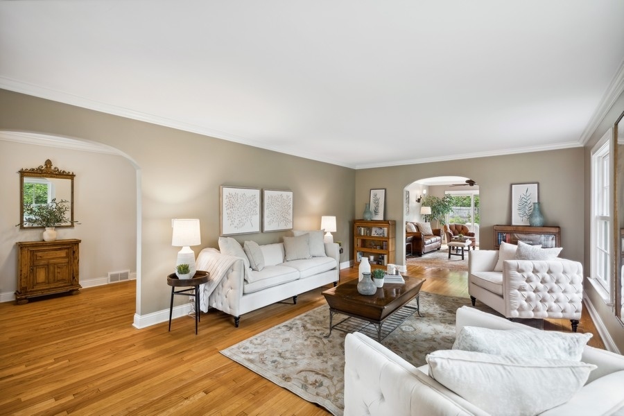 930 Pontiac Road Wilmette, IL 60091 - Photo 4 of 45 a living room with furniture and wooden floor