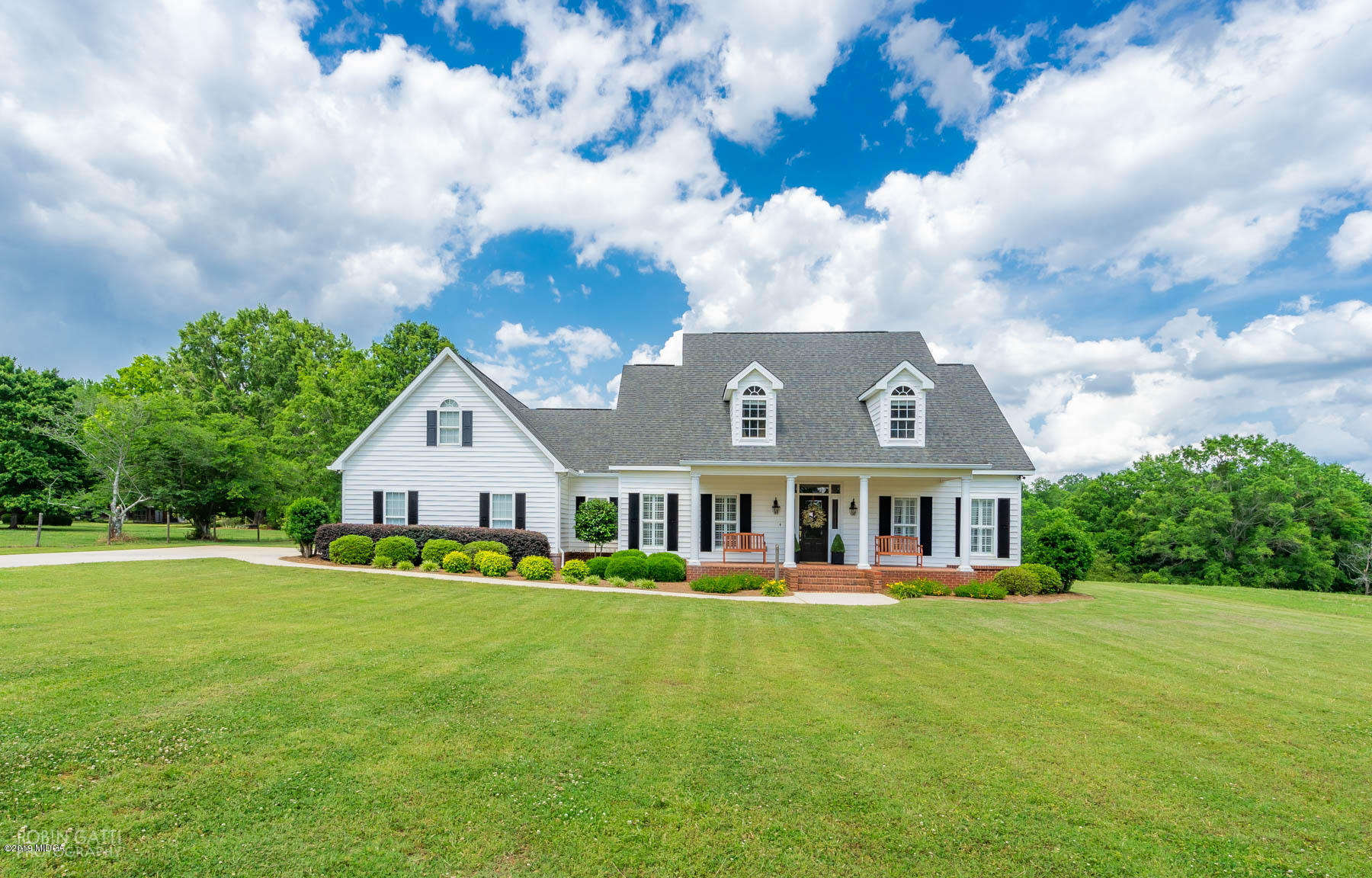 9801 Lower Thomaston Road Macon, GA 31220 - Photo 1 of 40 a front view of a house with a garden and trees