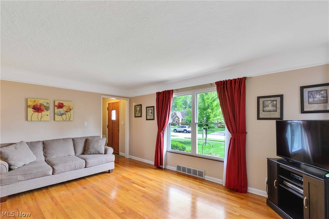 21484 Eaton Road Cleveland, OH 44126 - Photo 3 of 35 Gallery Image 3