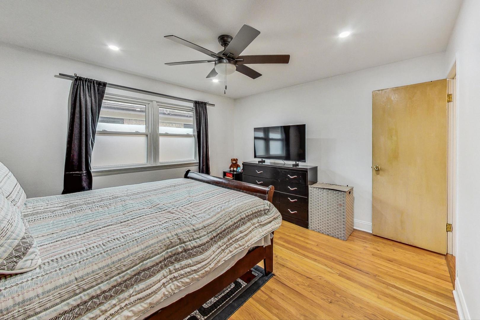 8544 West Rascher Avenue, Unit 3E Chicago, IL 60656 - Photo 11 of 27 Gallery Image 11