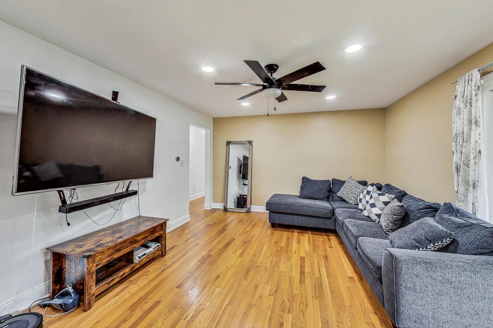 8544 West Rascher Avenue, Unit 3E Chicago, IL 60656 - Photo 4 of 27 Gallery Image 4