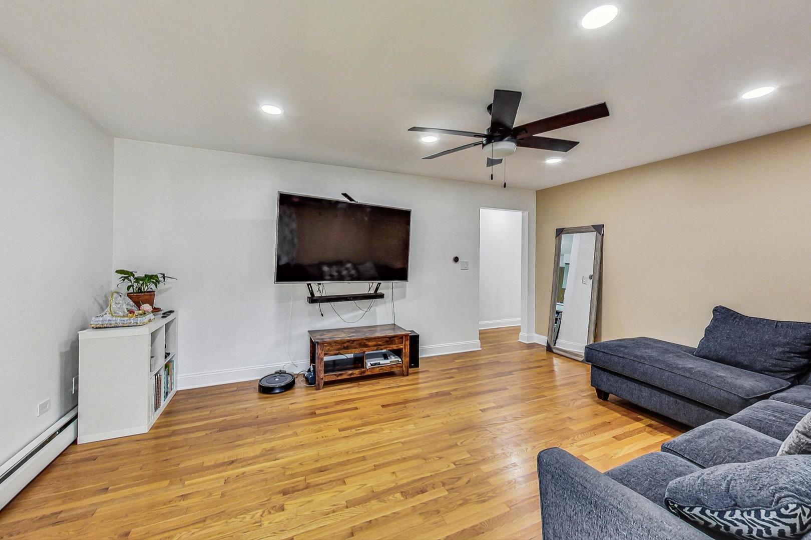 8544 West Rascher Avenue, Unit 3E Chicago, IL 60656 - Photo 5 of 27 Gallery Image 5