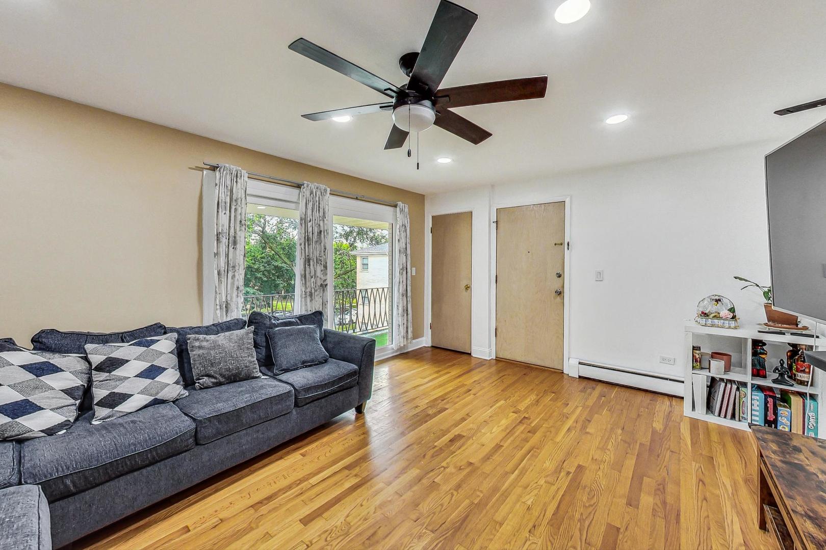 8544 West Rascher Avenue, Unit 3E Chicago, IL 60656 - Photo 6 of 27 Gallery Image 6