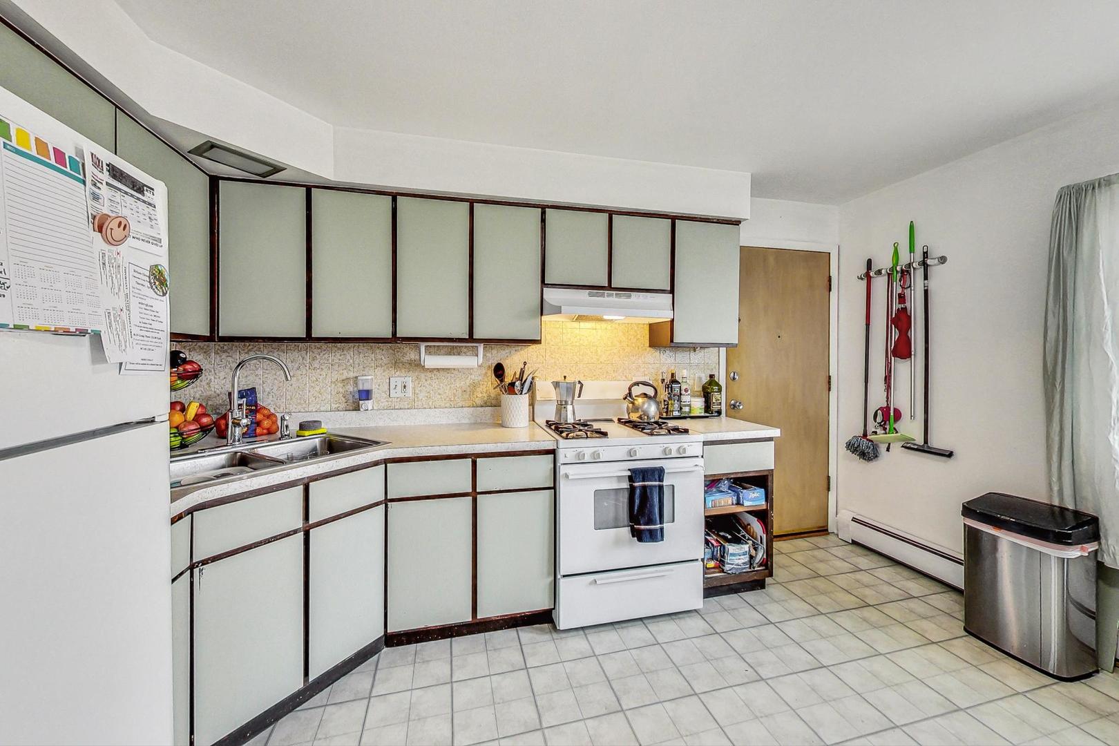 8544 West Rascher Avenue, Unit 3E Chicago, IL 60656 - Photo 7 of 27 Gallery Image 7
