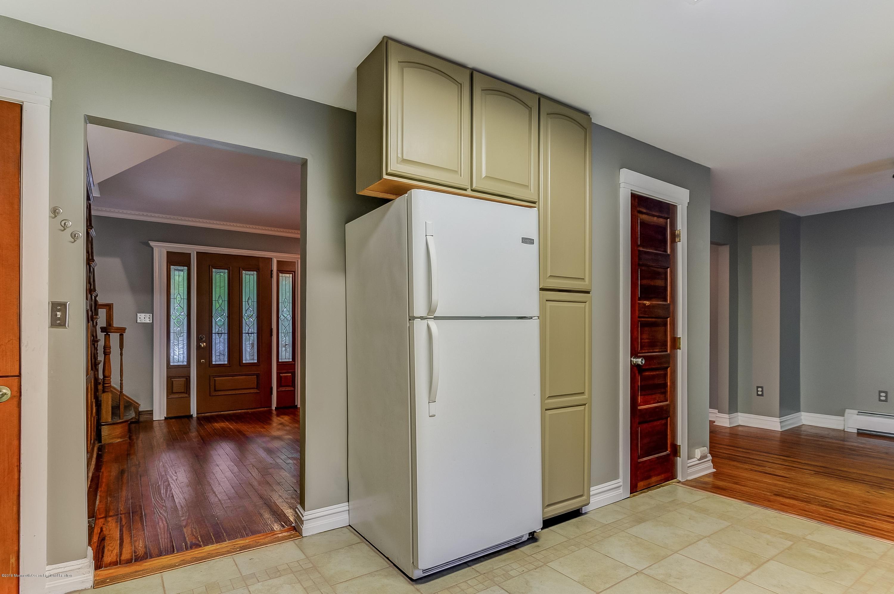 329 Cedar Swamp Road Jackson, NJ 08527 - Photo 11 of 27 014_Kitchen