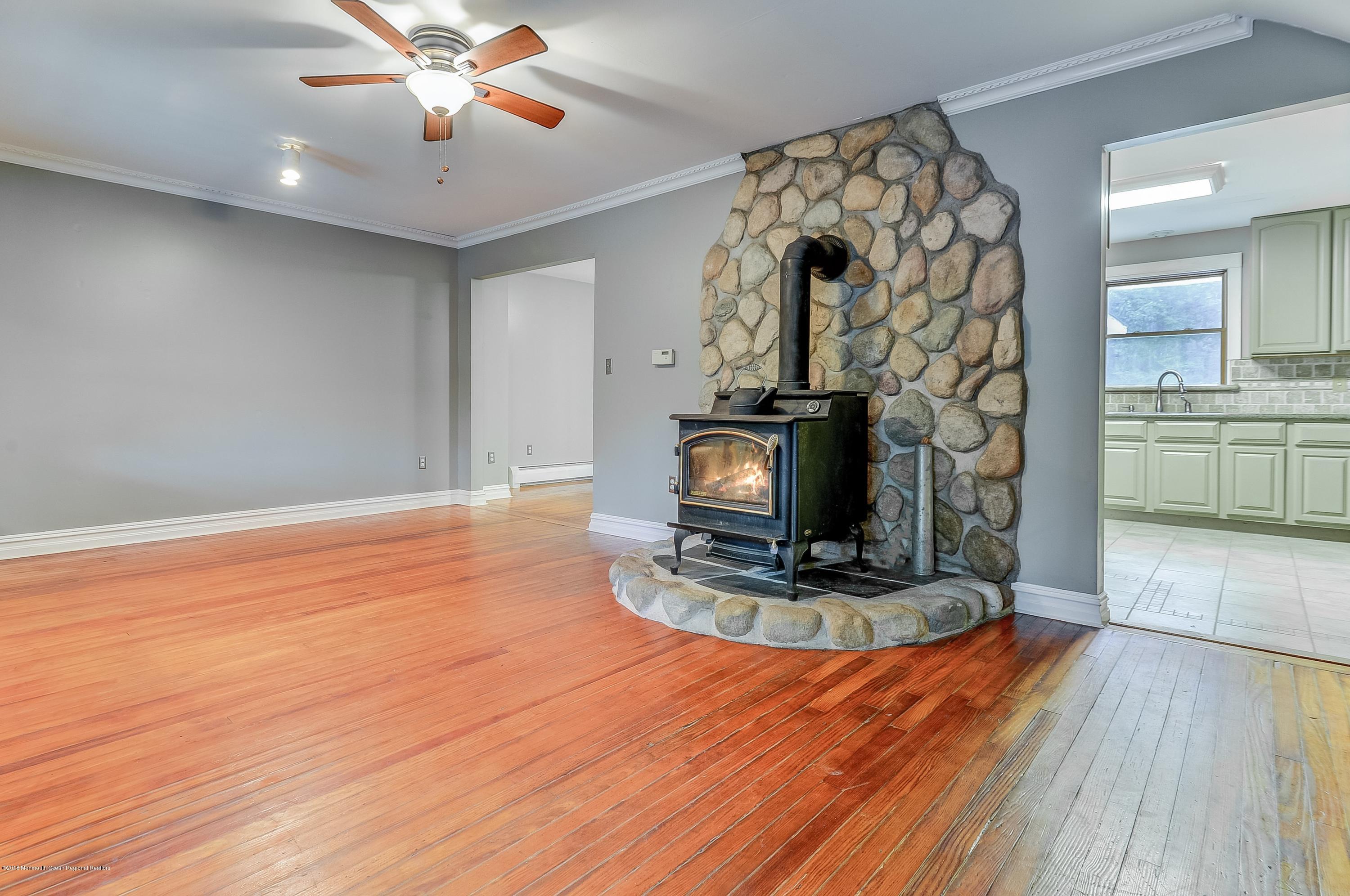 329 Cedar Swamp Road Jackson, NJ 08527 - Photo 5 of 27 004_Living