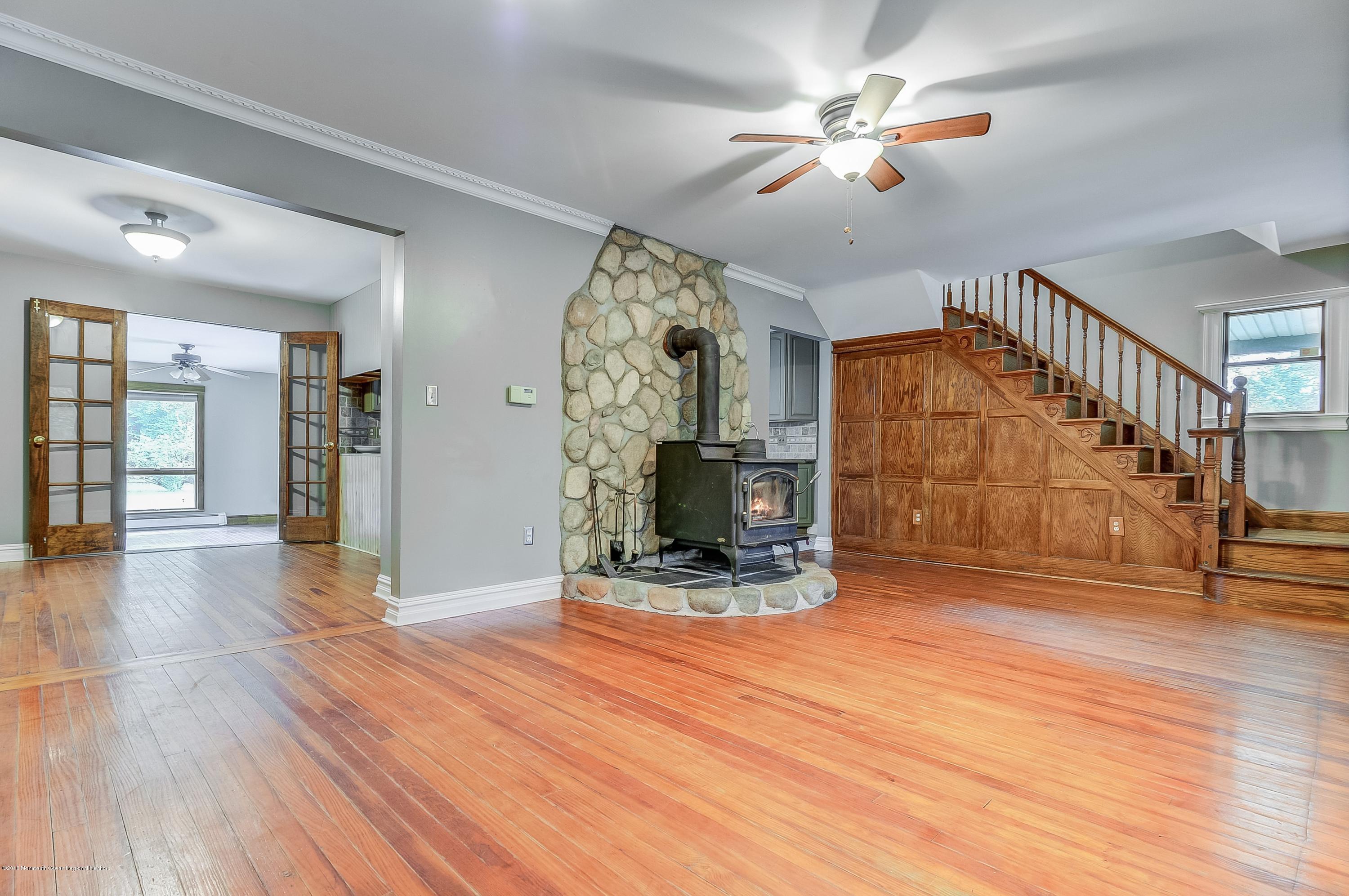 329 Cedar Swamp Road Jackson, NJ 08527 - Photo 7 of 27 006_Living