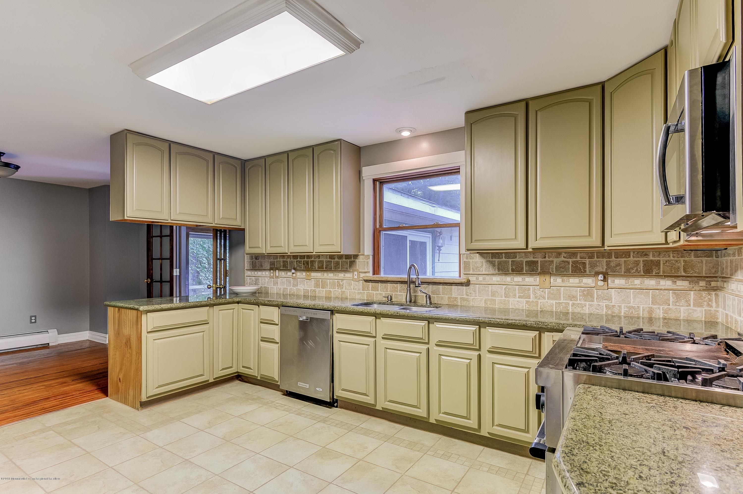 329 Cedar Swamp Road Jackson, NJ 08527 - Photo 9 of 27 013_Kitchen