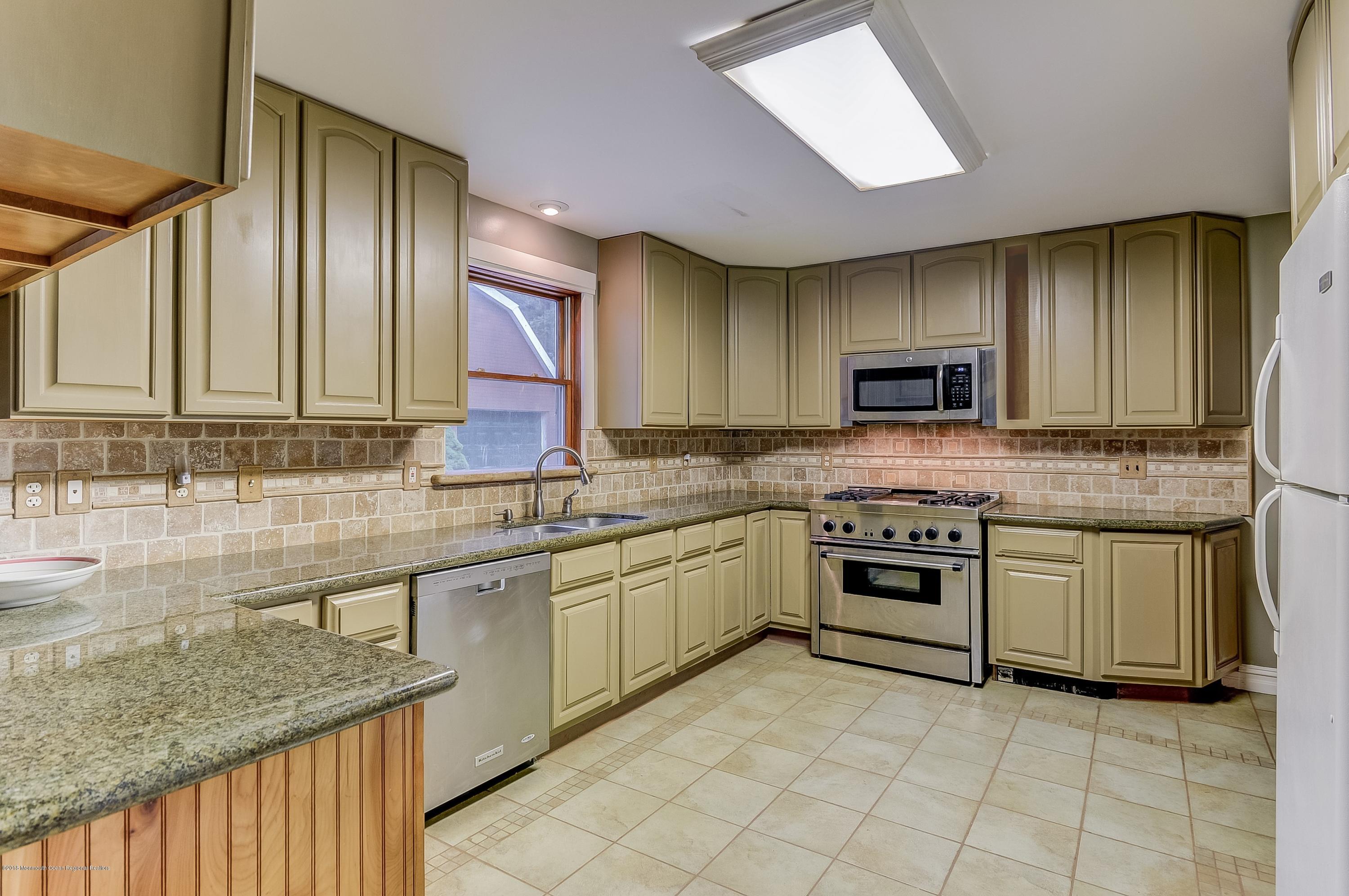 329 Cedar Swamp Road Jackson, NJ 08527 - Photo 10 of 27 012_Kitchen