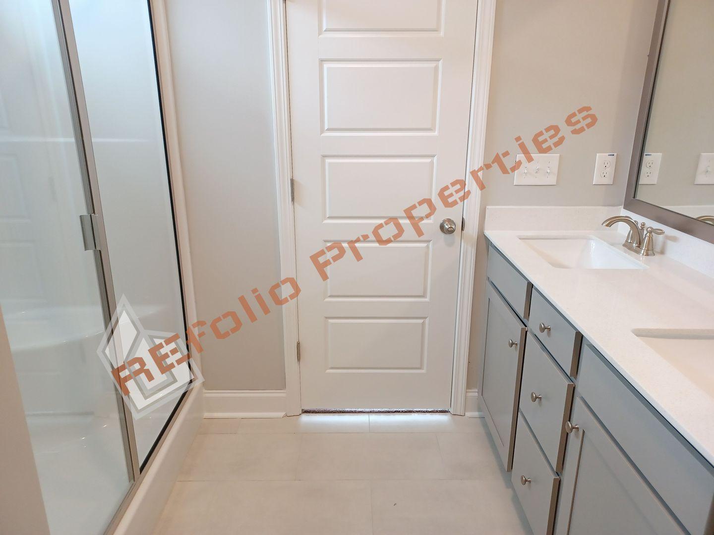 184 Howards Crossing Drive Wendell, NC 27591 - Photo 13 of 29 a bathroom with a sink and mirror with bathtub