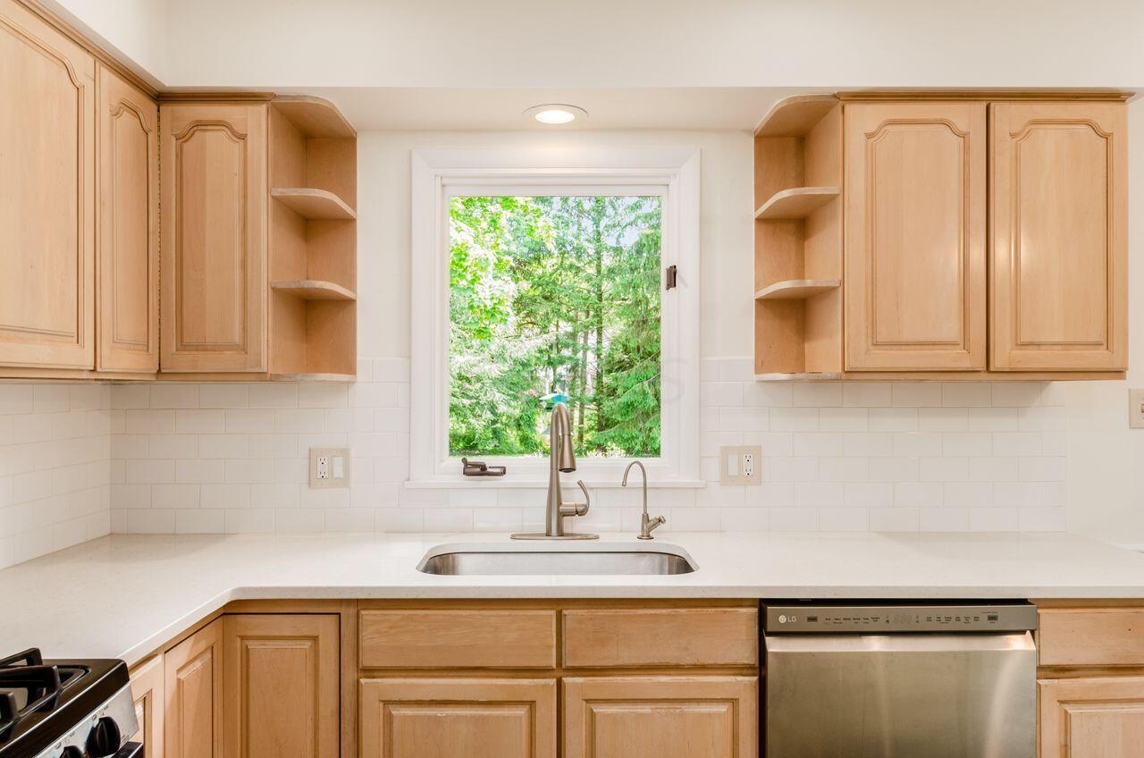293 Weydon Road Columbus, OH 43085 - Photo 17 of 54 Kitchen