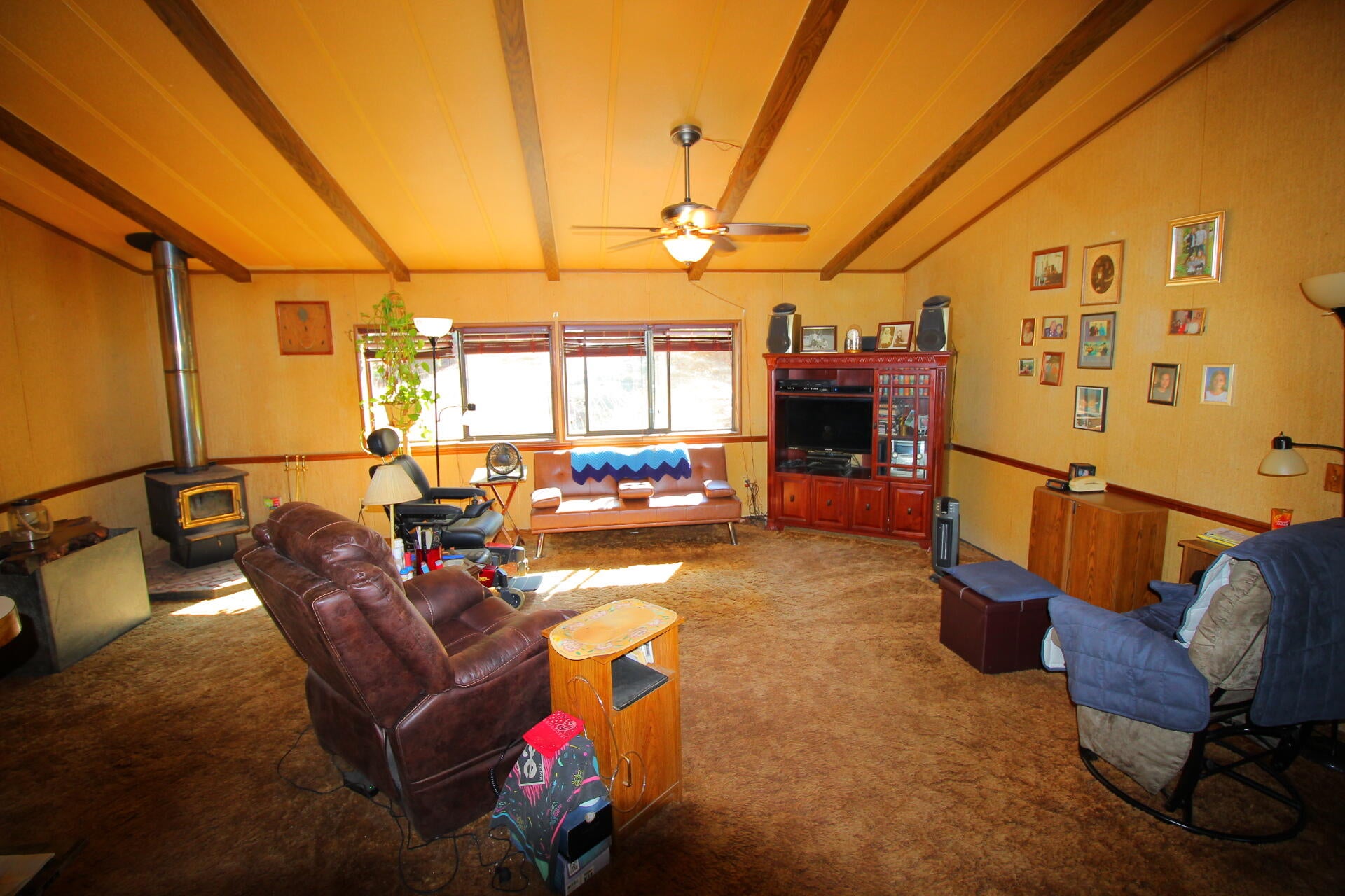 10489 Lower River Road Grants Pass, OR 97526 - Photo 17 of 30 vaulted ceilings