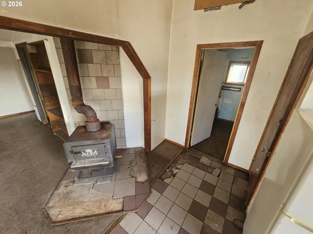 a view of an entryway with sitting area