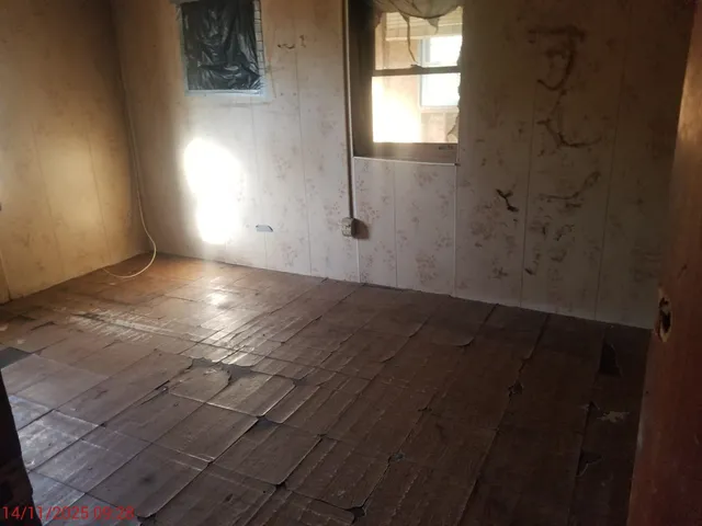 a view of empty room with windows