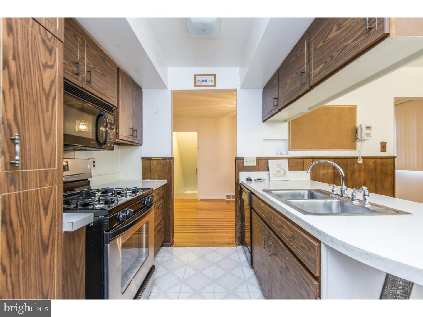 7313 Hill Road Philadelphia, PA 19128 - Photo 9 of 25 Gallery Image 9