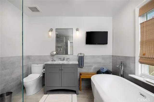 $2,299,000 | 5940 Appian Way, Long Beach, CA 90803