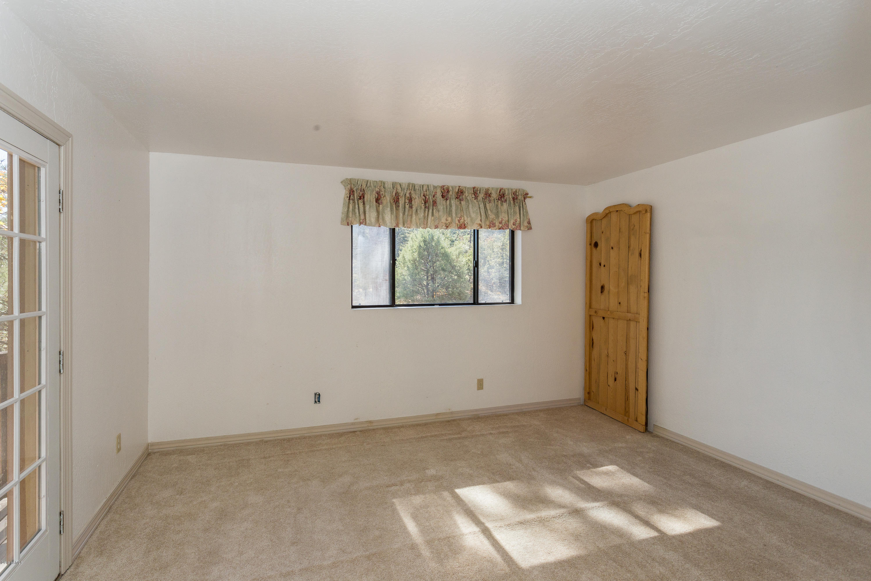 5301 South Blue Jay Road Prescott, AZ 86303 - Photo 11 of 21 011_Master Bedroom